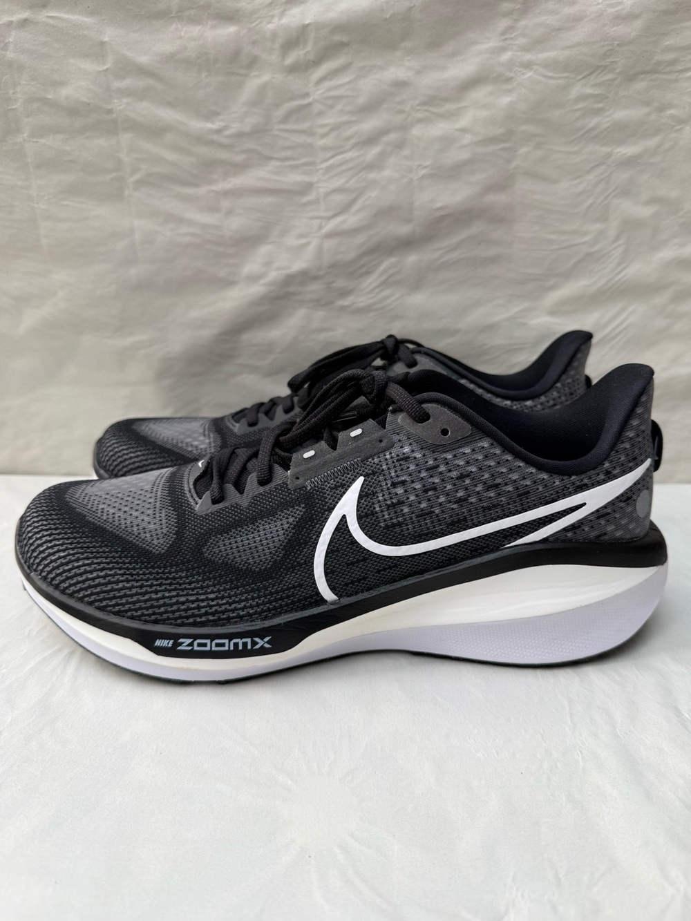 Nike - Vomero 17 - Men's Running Shoes - Size 10 - Black/White - NWT